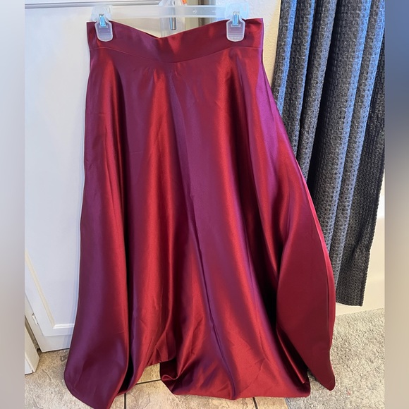 Elegant Satin Wine Skirt - Picture 2 of 4